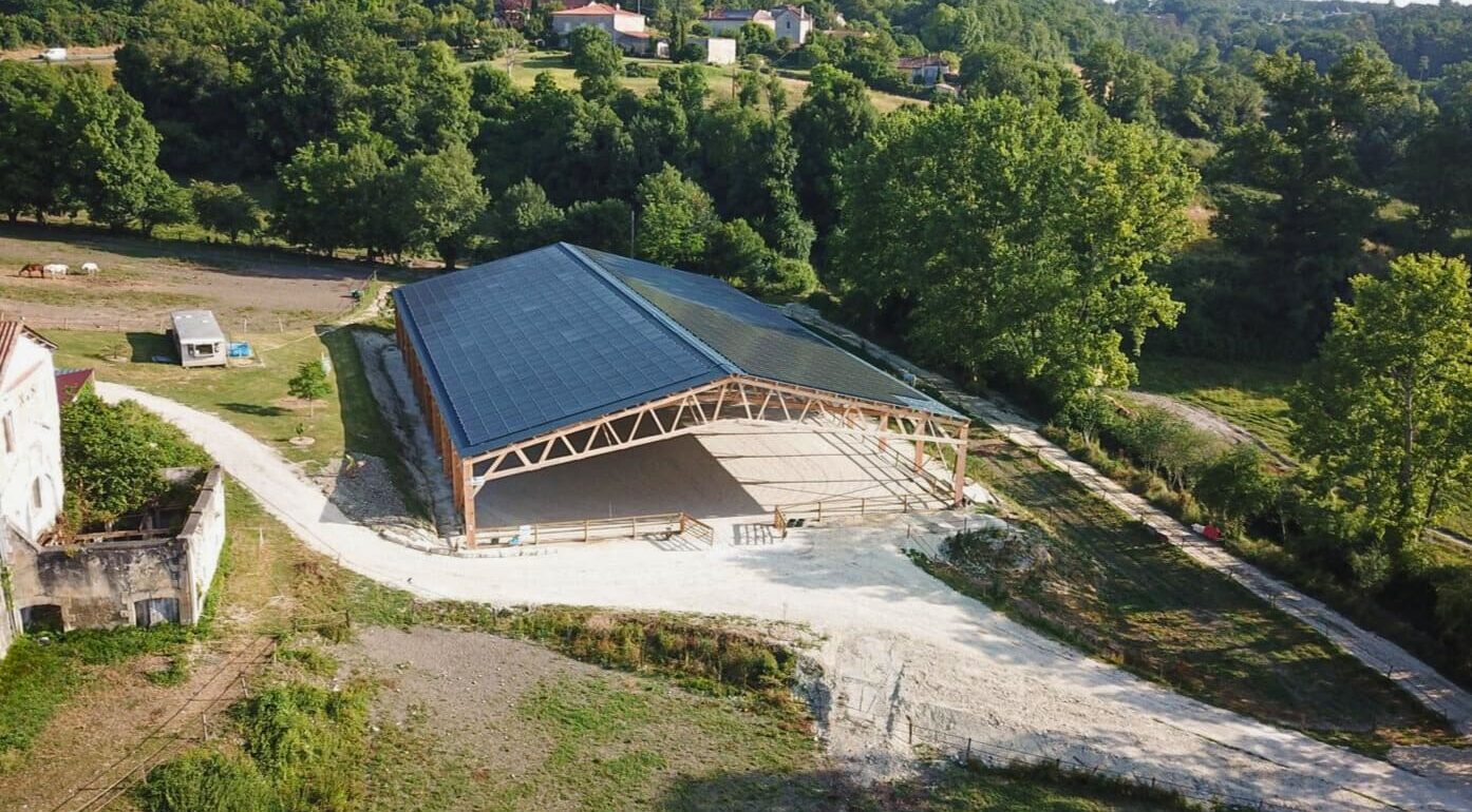 Un manège photovoltaïque grande portée en Dordogne